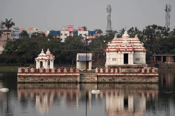 Bhubaneswar India Febrero 2020 Reflexión Templo Rojo Blanco Lago Bindu — Foto de Stock