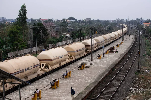 Bhubaneswar Indien Februari 2020 Ett Godståg Passerar Genom Staden Medan — Stockfoto