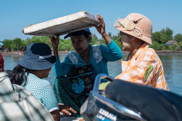 Chaung Thar Myanmar Prosince 2019 Portrét Tří Neidentifikovaných Žen Thanakou — Stock fotografie