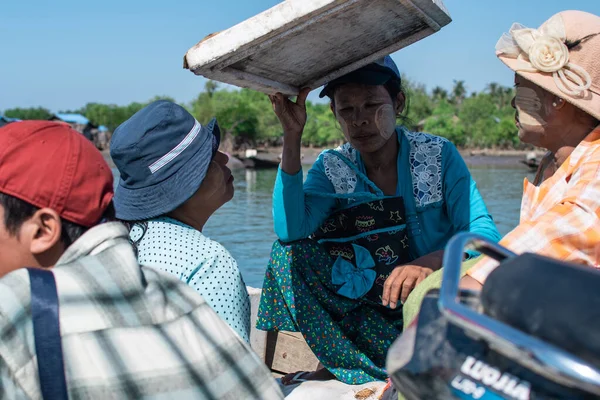 Chaung Thar Myanmar Prosince 2019 Portrét Tří Neidentifikovaných Žen Thanakou — Stock fotografie