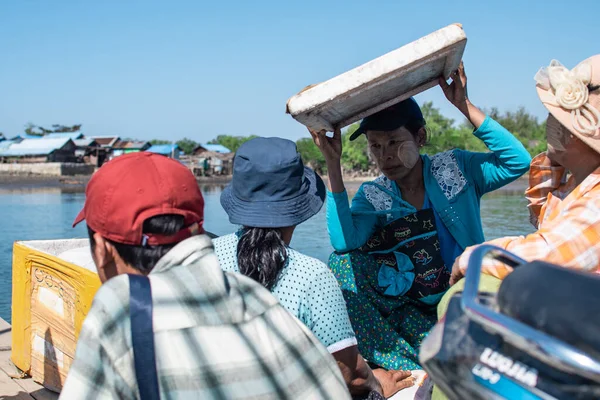 Chaung Thar Myanmar Prosince 2019 Portrét Tří Neidentifikovaných Žen Thanakou — Stock fotografie
