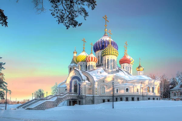 Chernigov 'un aziz Igor Kilisesi. Moskova. Kış. Sabah. Sunrise.