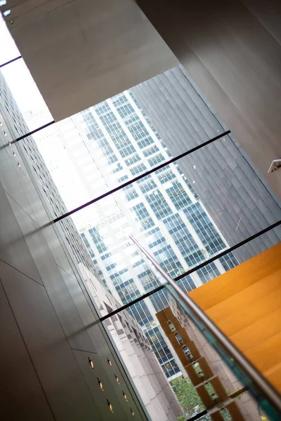 New York sanat galerisinin çarpıcı mimarisi. Minimalizm. Geometri. Çizgiler. MoMA