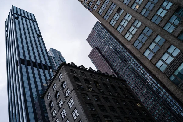 Manhattan 'ın şehir manzaraları. Çarpıcı gökdelenler. Cam ve betondan şehir