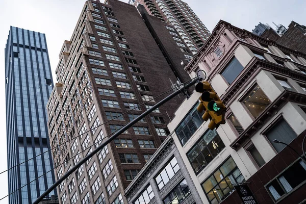 Manhattan 'ın şehir manzaraları. Çarpıcı gökdelenler. Cam ve betondan şehir