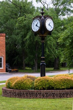 Ana Cadde'de Şehir Saati