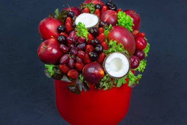 meyve buketi, elma, mango, üzüm, hindistan cevizi