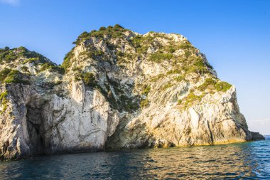 Zakynthos Adası mağaralarda