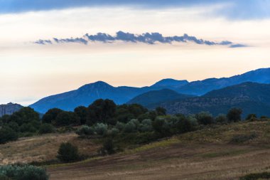 Dağlardaki bulutlar
