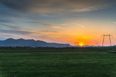 Baharda gün batımı
