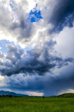 Fırtına bulutları yaz