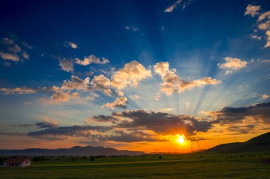 Gün batımında güzel bulutlar