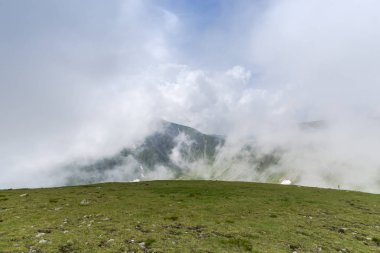 Karpat Dağları'nda Transalpina yoldan görüntülemek