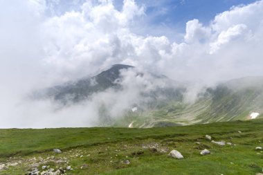 Karpat Dağları'nda Transalpina yoldan görüntülemek