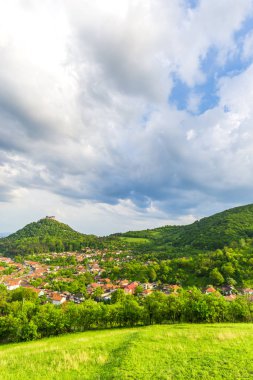 Bahar, Deva Kalesi, Deva fırtına bulutları
