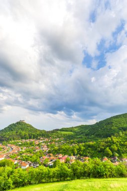Bahar, Deva Kalesi, Deva fırtına bulutları