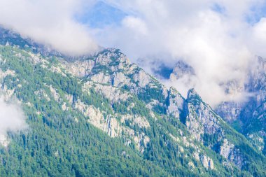 Romanya 'nın Bucegi Dağlarındaki Bulutlar