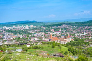 Corvinesti Kalesi, tepenin görünümünden