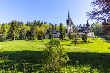 Romanya 'nın Sinaia kentindeki Güzel Peles Kalesi