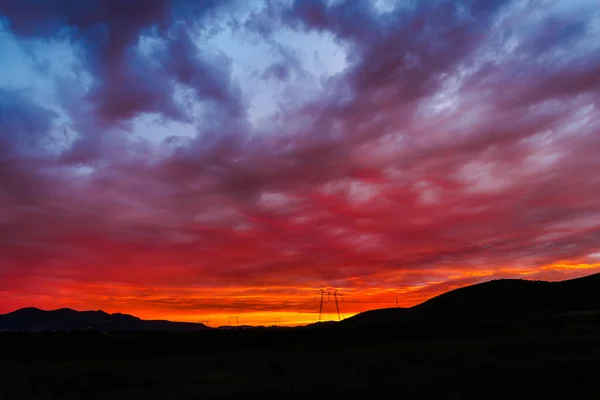 Ярко Красное Небо Заката — стоковое фото