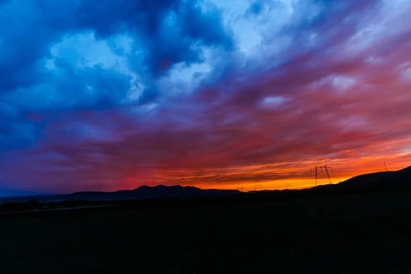 Ярко Красное Небо Заката — стоковое фото
