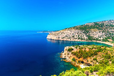 mavi deniz suyu ve gökyüzü, ada manzara
