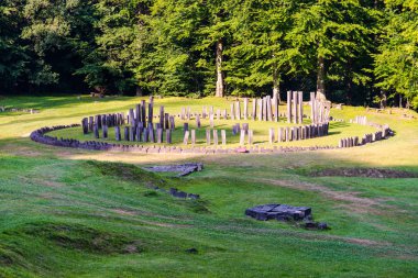 Sarmizegetusa Regia kalıntıları, andezit kutsal, Romanya.