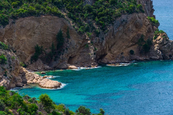 Magnificent Rocky Cliff Turquoise Sea Greece — Stock Photo, Image