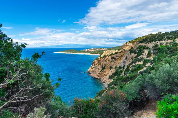 Blick Auf Felsige Klippen Mit Türkisfarbenem Meer Griechenland — Stockfoto