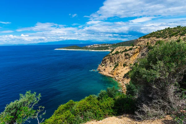 Blick Auf Felsige Klippen Mit Türkisfarbenem Meer Griechenland — Stockfoto