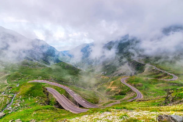 Paesaggio Delle Nebbiose Montagne Dei Carpazi Romania — Foto Stock