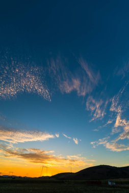 Alanda günbatımı manzara