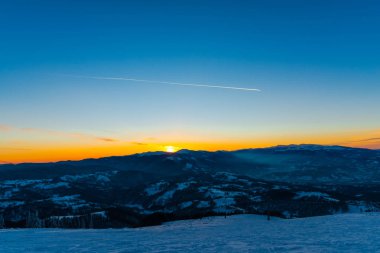 Karlı kış Dağları peyzaj