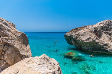 Seascape ve Rocky Shore, Yunanistan.