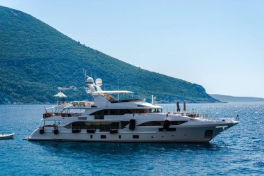 Akdeniz'de yalnız tekne, Yunanistan.