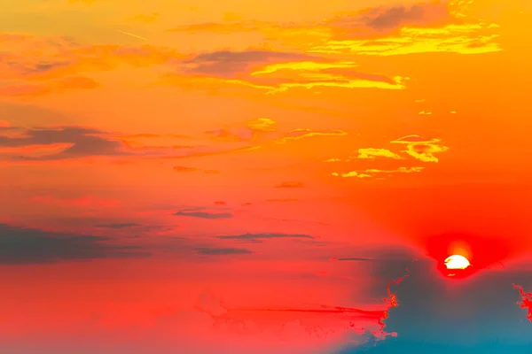 Orange Solnedgång Himlen Med Solen Skina Fullformat — Stockfoto
