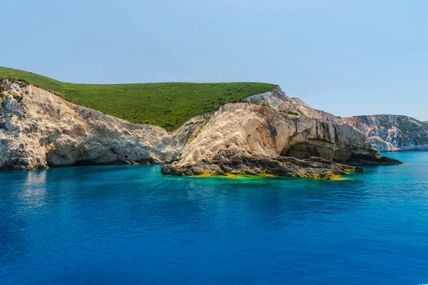 Lefkada Adası Yunanistan Kayalıklarla Manzara Muhteşem Turkuaz Mavi — Stok fotoğraf