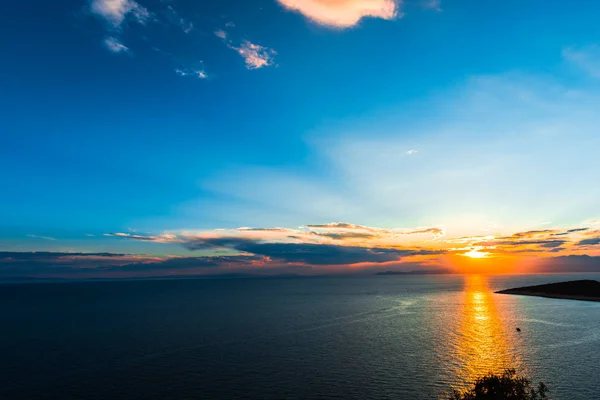 Majestoso Pôr Sol Mar Com Colorido Céu Dramático — Fotografia de Stock