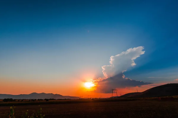空と電柱の夕日 — ストック写真