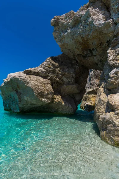 海景とロッキーショア ギリシャ — ストック写真