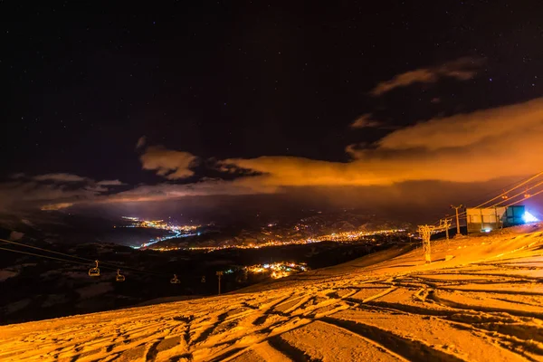 Ismarlayarak Geceleri Karlı Dağlar Peyzaj — Stok fotoğraf