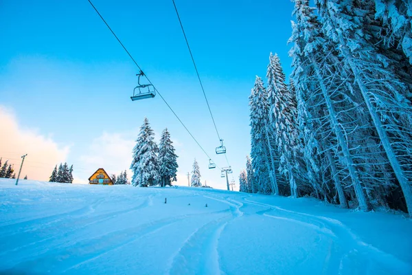 Estância Esqui Montanhas Inverno Teleférico Air Line — Fotografia de Stock