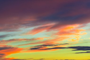 tam kare, görkemli renkli günbatımı veya gündoğumu gökyüzü 