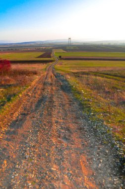 Yolu olan sonbahar alanları