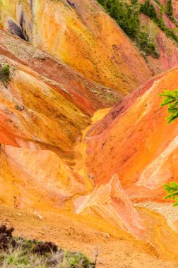 Turuncu kayaların dokulu yüzeyi