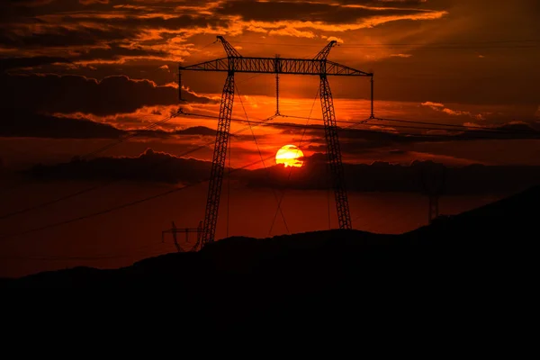 Pôr Sol Brilhante Céu Postes Elétricos — Fotografia de Stock