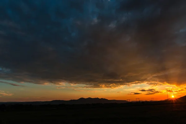 Atardecer Oscuro Cielo Colinas —  Fotos de Stock