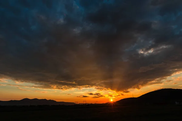 Atardecer Oscuro Cielo Colinas —  Fotos de Stock