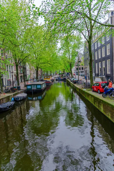 Amsterdam Países Bajos Abril 2017 Canal Edificios Ámsterdam — Foto de Stock