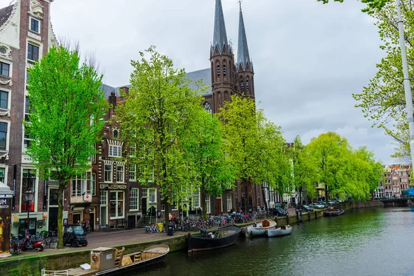 Amsterdam Países Bajos Abril 2017 Canal Edificios Ámsterdam — Foto de Stock